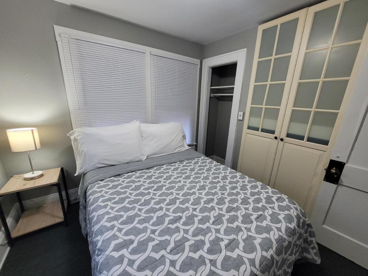 Two Bedroom Home In Beautiful Downtown 레이크랜드 외부 사진