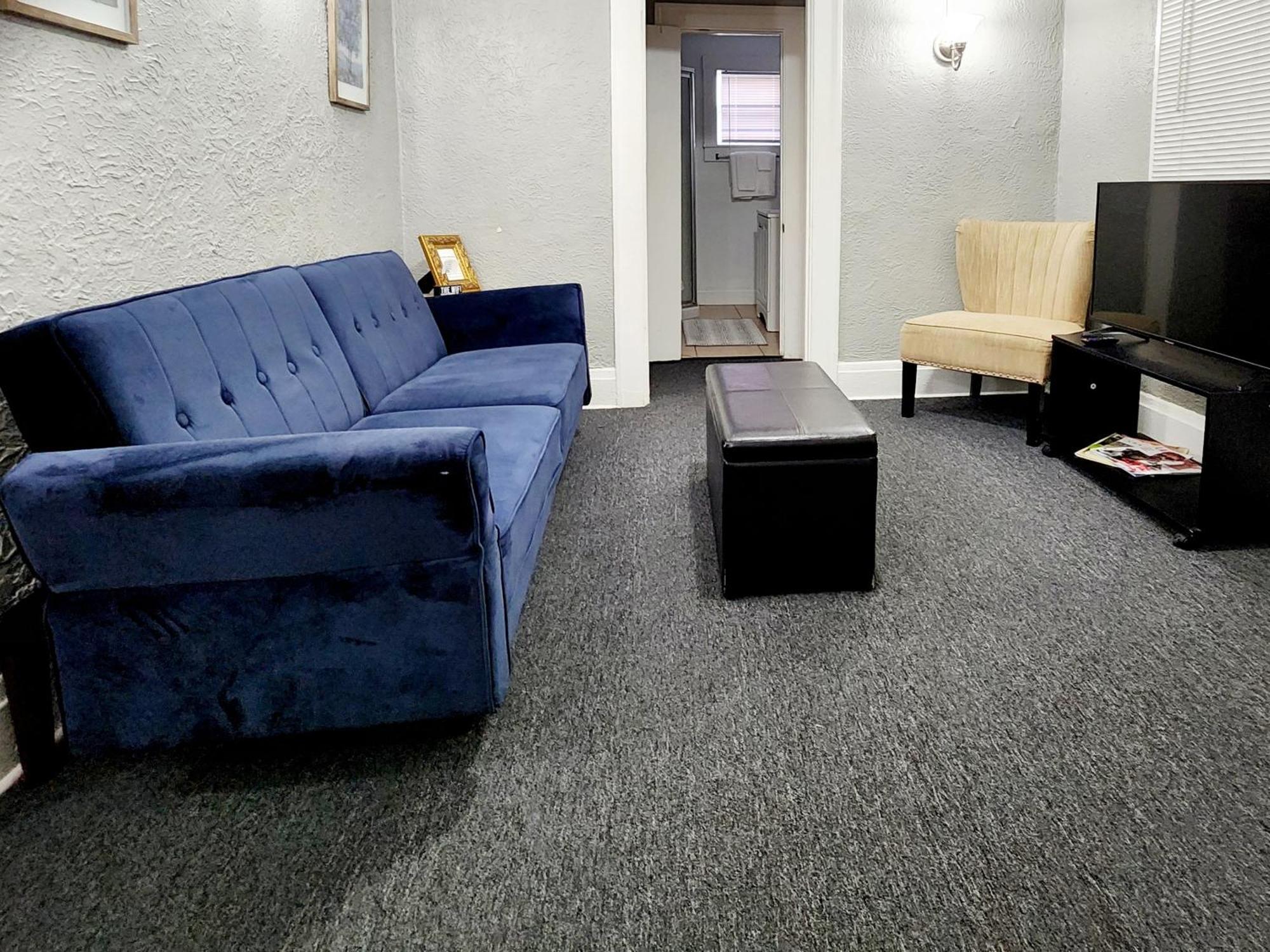 Two Bedroom Home In Beautiful Downtown 레이크랜드 외부 사진